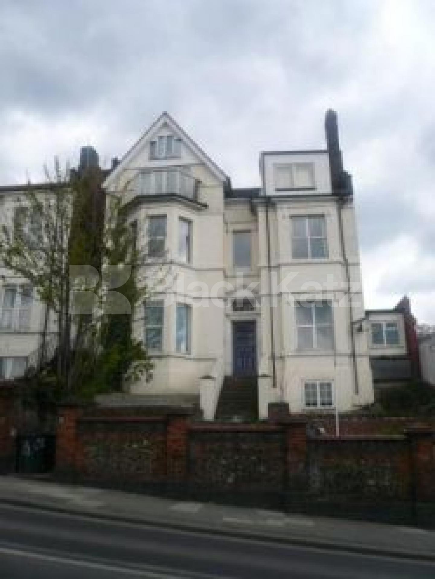 			NEW ON THE MARKET!!!, 3 Bedroom, 1 bath, 1 reception Flat			 Muswell Hill, MUSWELL HILL N10 N10
